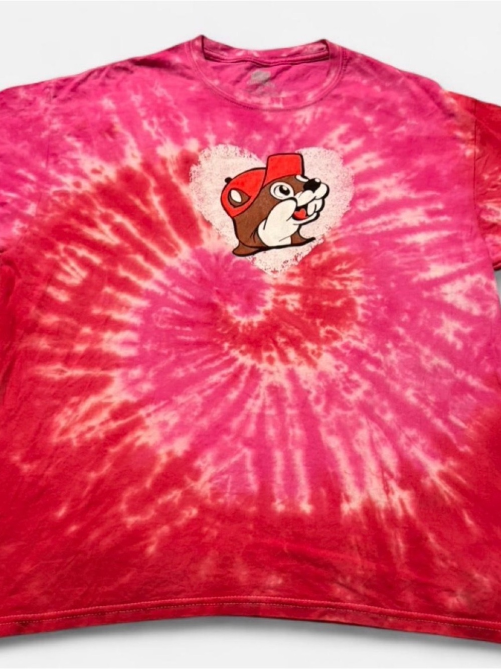 Buc-ees Valentine’s Day Tie Dye Follow Your Heart T-Shirt Size XL Love Bug